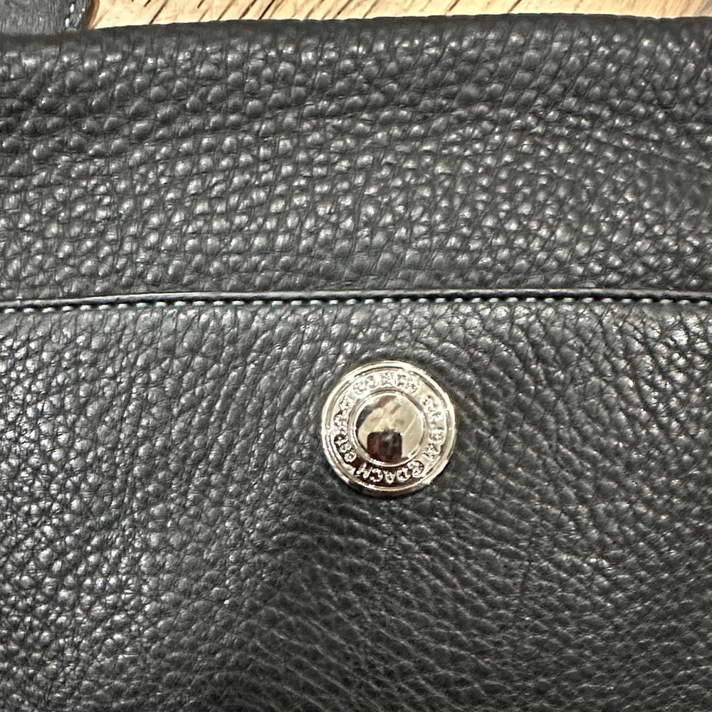 Coach Vintage Black and Tan Chelsea Shoulder Bag - Picture 9 of 11